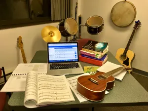 Picture of a room with musical instruments in it.